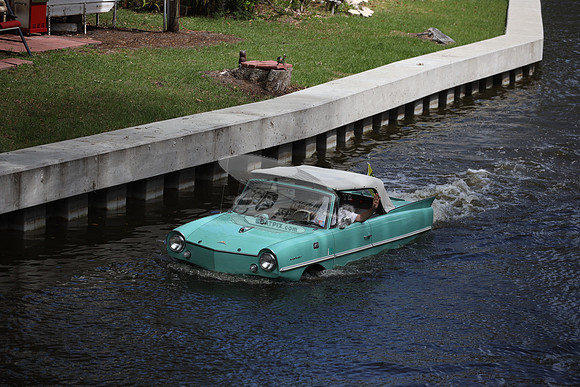 AMPHII.GREEN.WHITE TOP.AMPHICAR.06