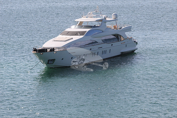 Azimut.red foreign flag.02