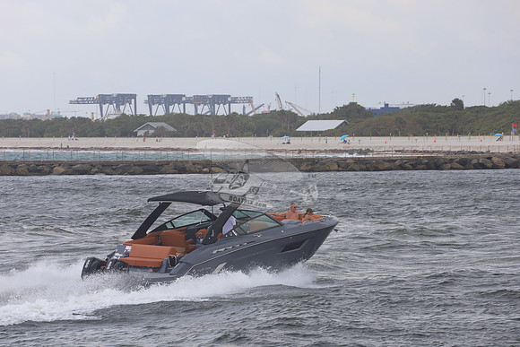 cruisers yachts.2 merc.gray hull.0582