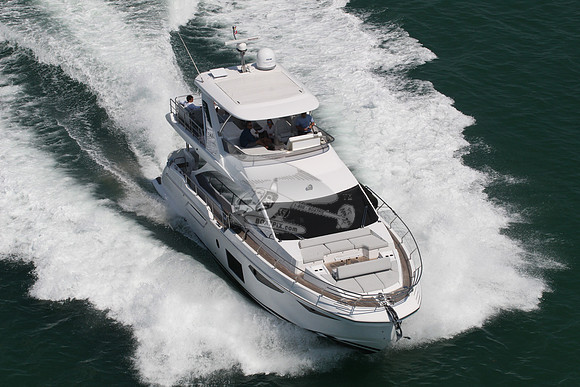 azimut 60.7