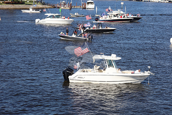 Boston Whaler.2 mercury.2