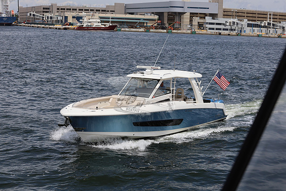 BOSTON WHALER42.1