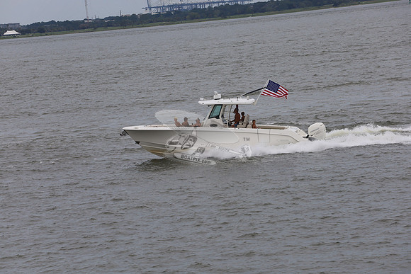 Boston Whaler.white.flag.merc.15