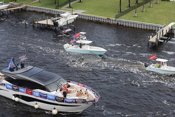 big speedboat.flags.palm beach.4