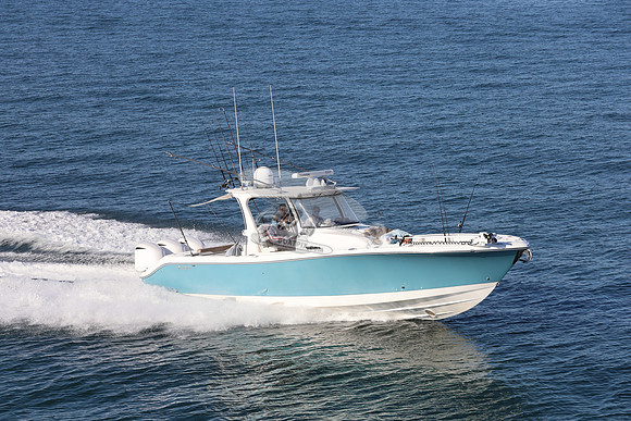 edgewater.370cc.green hull.3 engines.0313
