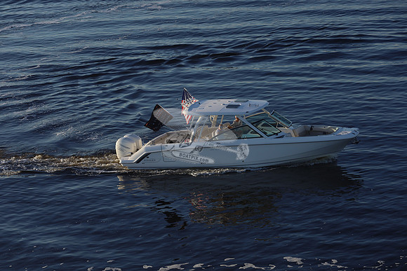 boston whaler.320 vantage.32