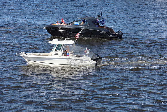 Boston Whaler.250.outrage.3
