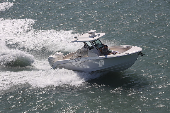 Boston Whaler.2 merc.2