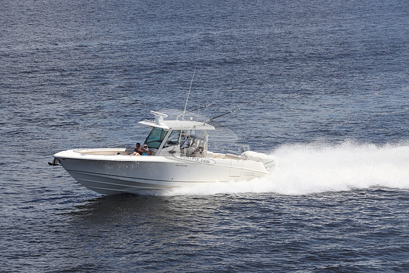 boston whaler.350 outrage.3 merc.01