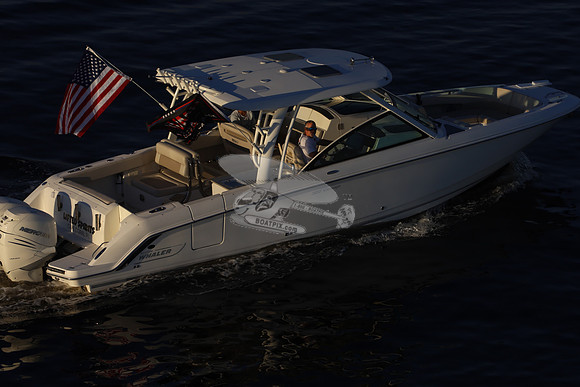 boston whaler.320 vantage.23