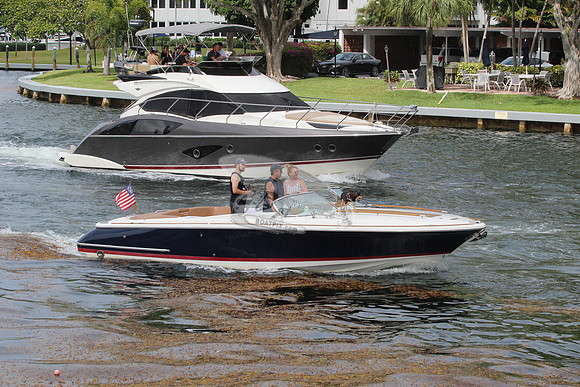 CHRIS CRAFT.NAVY BLUE HULL.023