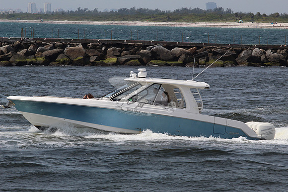 BOSTON WHALER38.BLUE.1