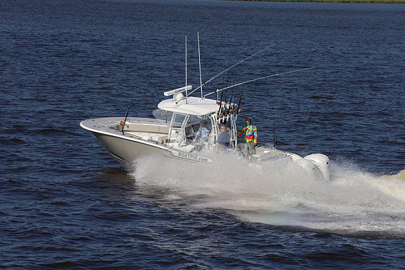 cape horn.tan hull.2 white yamaha.7285