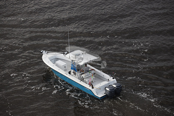 CONTENDER.BLUE HULL.32