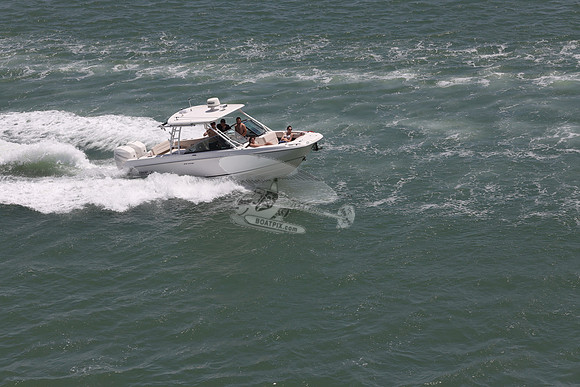 BOSTON WHALER.2 MERCURYS.09
