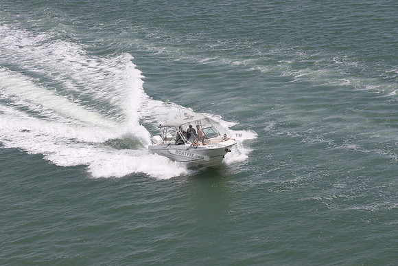 BOSTON WHALER.2 MERCURYS.13