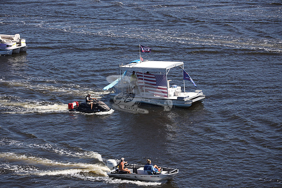 mi1302cc.pontoon american flag.4