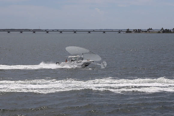 boston whaler.320 outrage.01