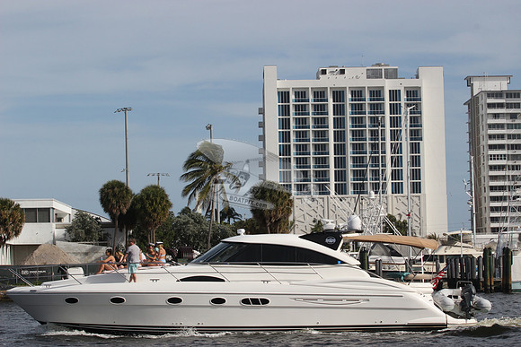 BOAT.WHITE HULL.N....04