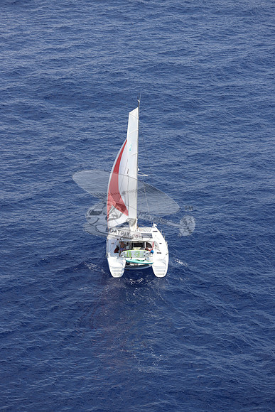 CHAMPAGNE MOMENT.SAIL38.18