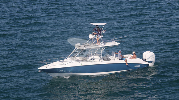 BOSTON WHALER BLUE HULL.2 MERC WHITE.9427