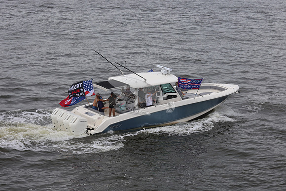 BOSTON WHALER.BLUE.2402
