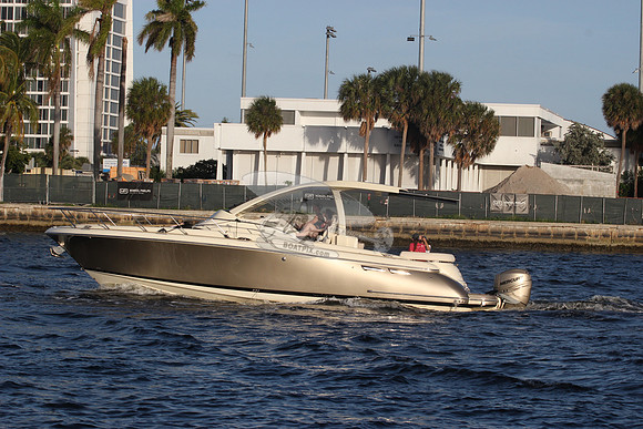 CHRIS CRAFT.FT. LAUD. FL.GOLD HULL.3 GOLD MOTORS.0303