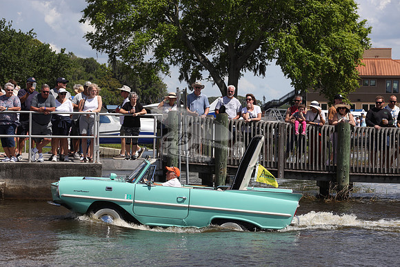 AMPHII.GREEN.WHITE TOP.AMPHICAR.33