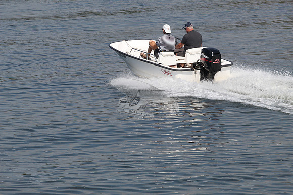 59E37484.BOSTON WHALER.7970