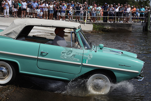 AMPHII.GREEN.WHITE TOP.AMPHICAR.21