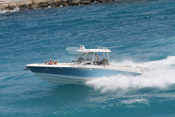 BOSTON WHALER.350 OUTRAGE.2