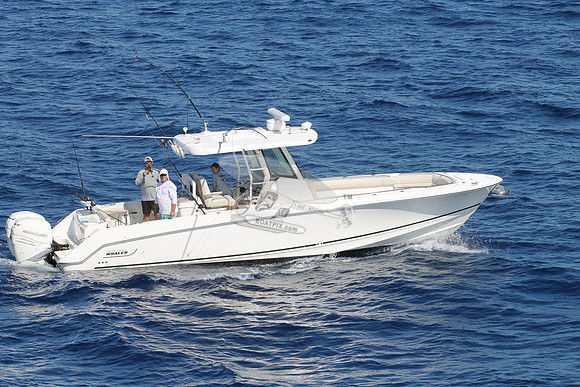boston whaler.330 outrage.2 mercury.04