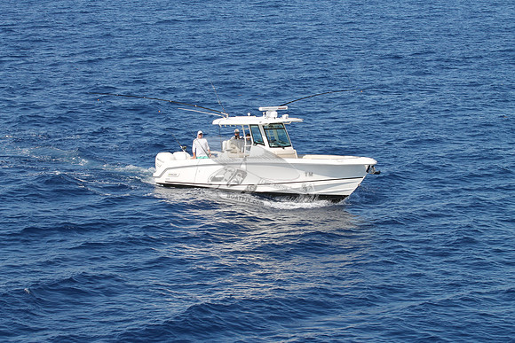 boston whaler.330 outrage.2 mercury.07
