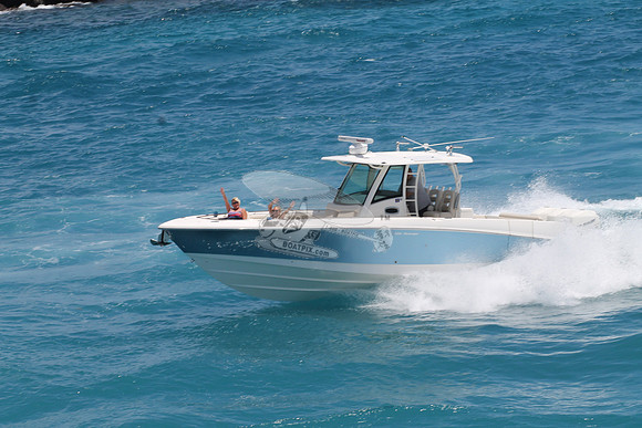 BOSTON WHALER.350 OUTRAGE.1