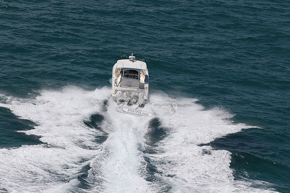 BOSTON WHALER.BLUE HULL.3101