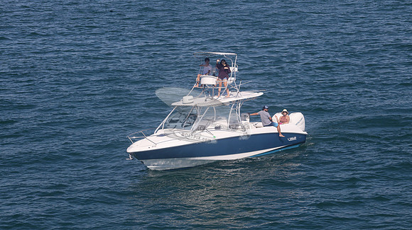 BOSTON WHALER BLUE HULL.2 MERC WHITE.9420