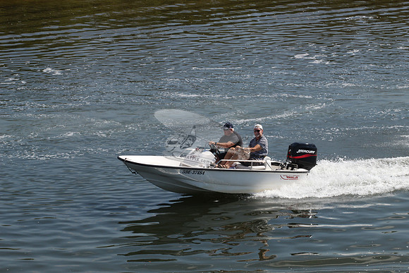 59E37484.BOSTON WHALER.7989