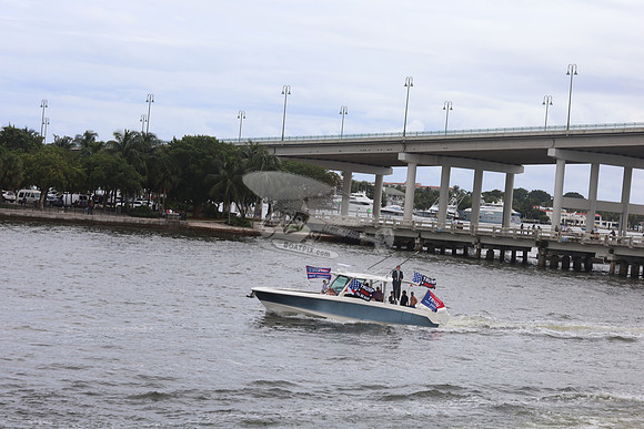 BOSTON WHALER.BLUE.231