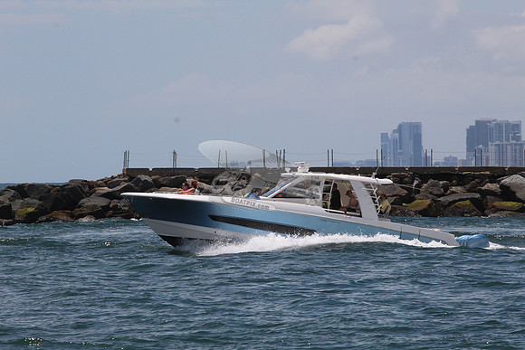BOSTON WHALER42.FTL.02