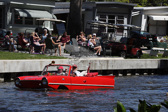 2H1501.AMPHICAR.RED.23