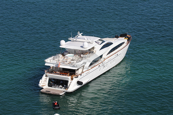 Azimut.red foreign flag.22