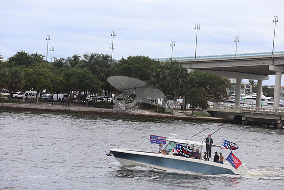 BOSTON WHALER.BLUE.232