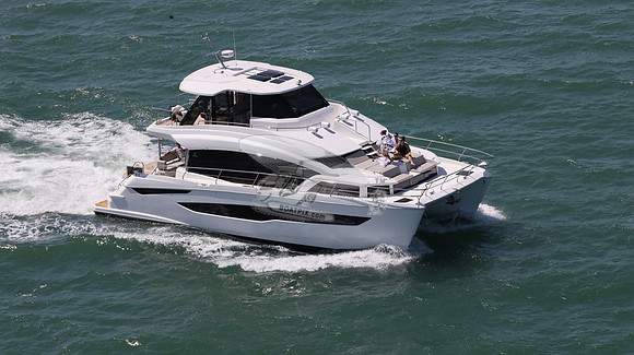AQUILA YACHT.54