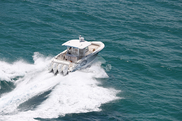 BOSTON WHALER.BLUE HULL.3107
