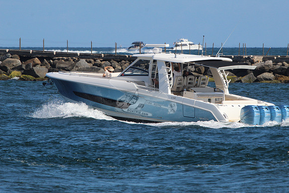 BOSTON WHALER42.FTL.06