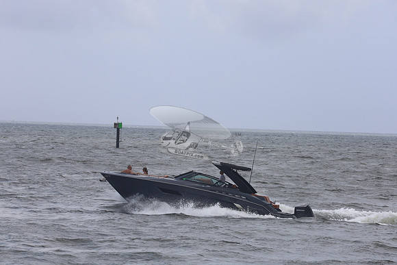 cruisers yachts.2 merc 300.gray hull.0537