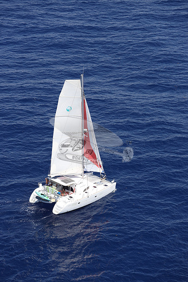 CHAMPAGNE MOMENT.SAIL38.28