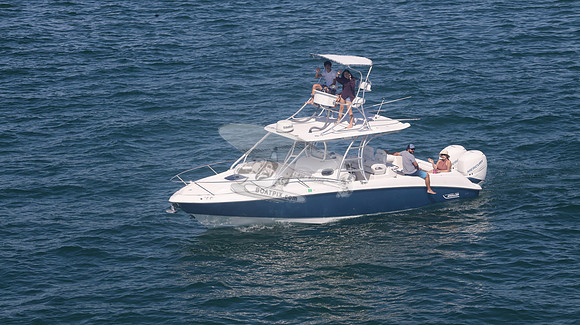 BOSTON WHALER BLUE HULL.2 MERC WHITE.9422