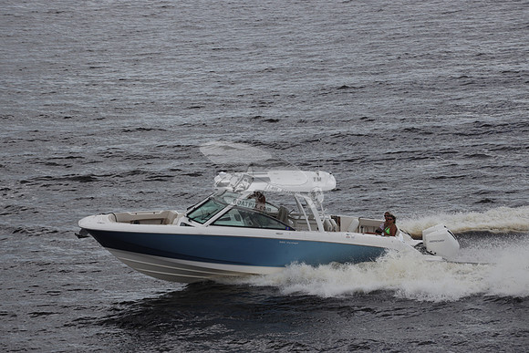 boston whaler.320.vantage.1