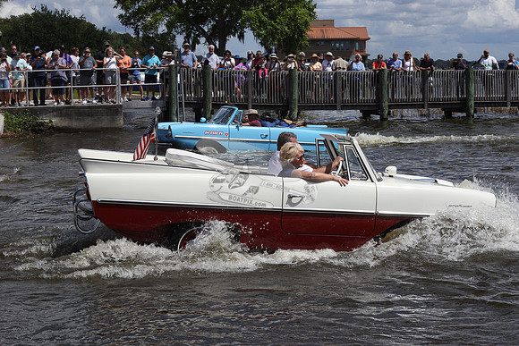 312196.AMPHICAR.WHITE RED.002